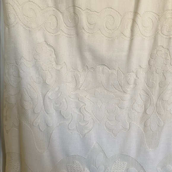 White Sleeveless Lace Dress - Picture 3 of 4